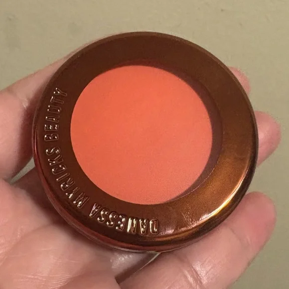 Danessa Myricks Beauty Yummy Skin Blurring Balm Powder - in BELLINI Brand New - Picture 10 of 10